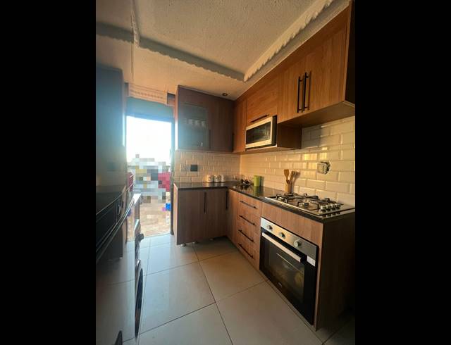 2 BEDROOM FREEHOLD FOR SALE IN SOSHANGUVE UU